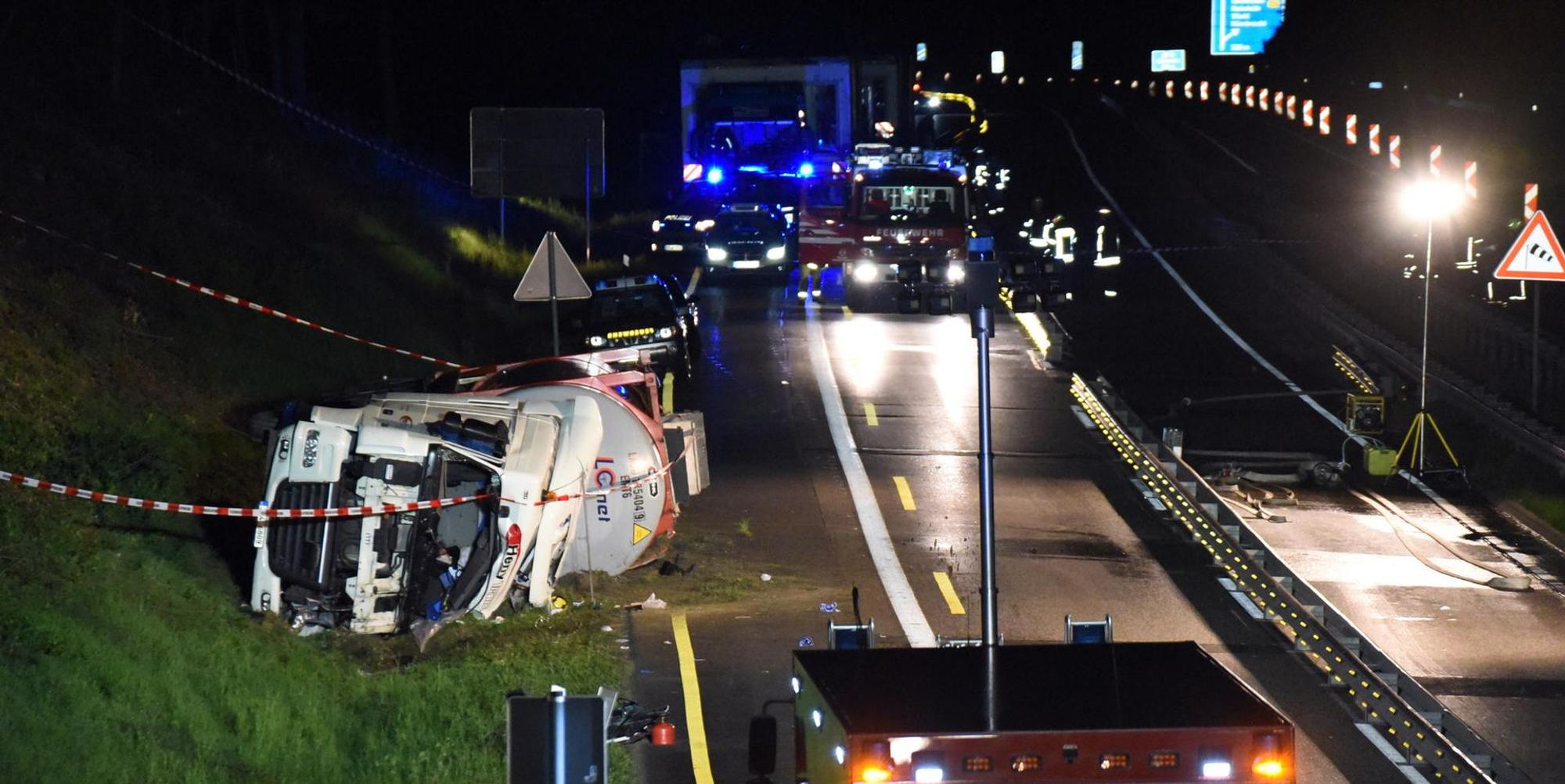 ds_Unfall_A4_Richtung_Koeln_Hoehe_Abfahrt_GM25_R_Olpe_2