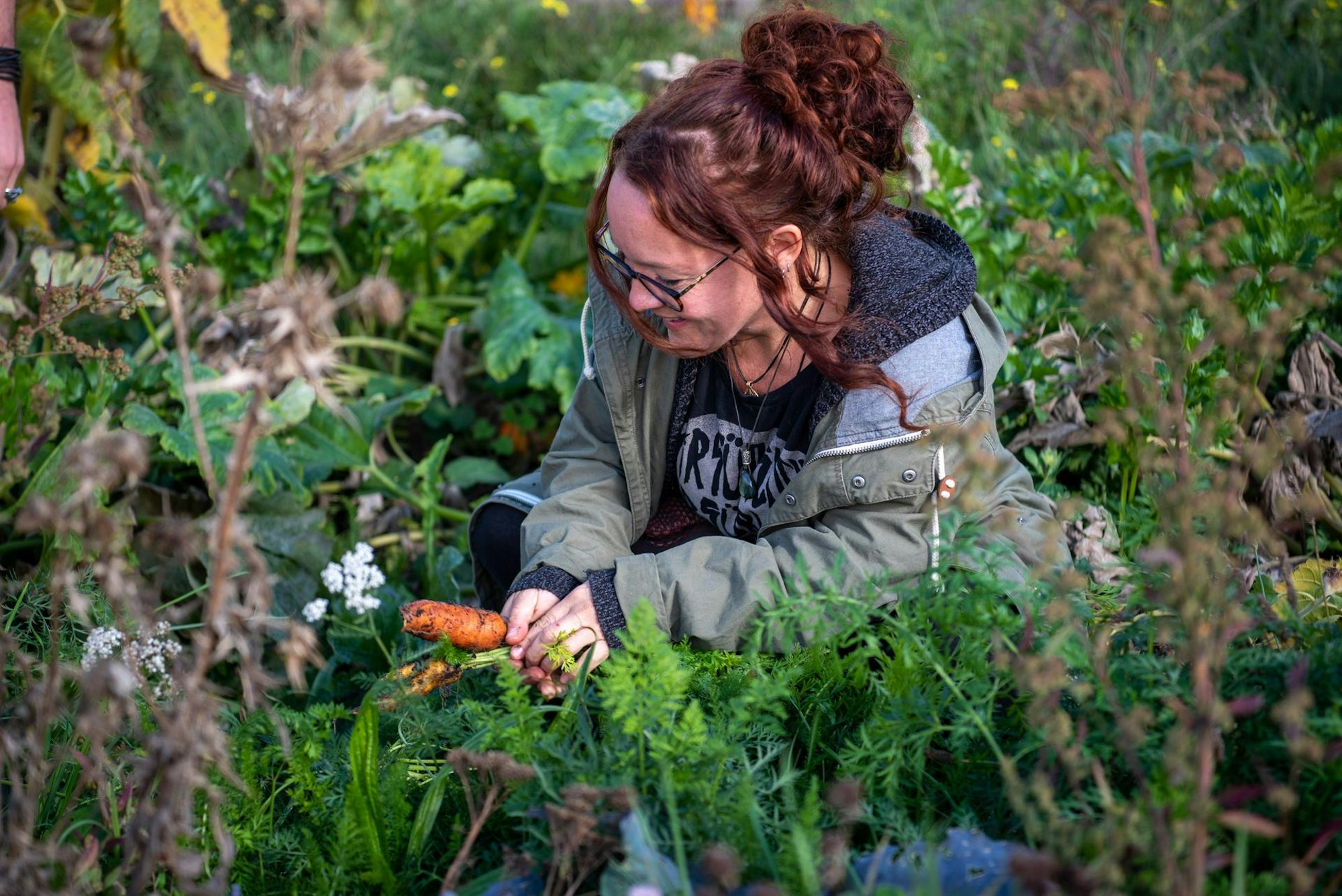 Michaela Fischer bei der Ernte