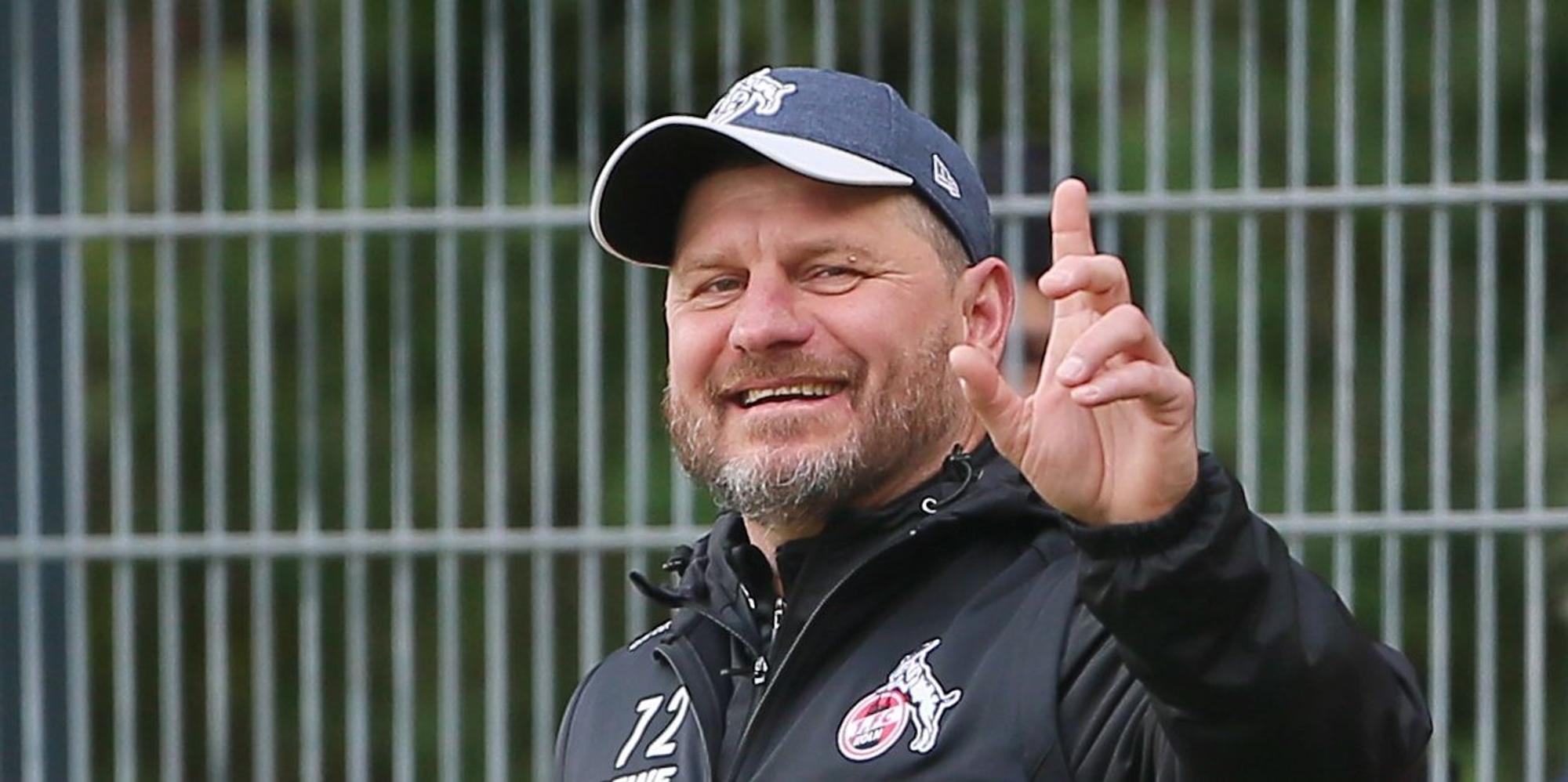 Baumgart lacht