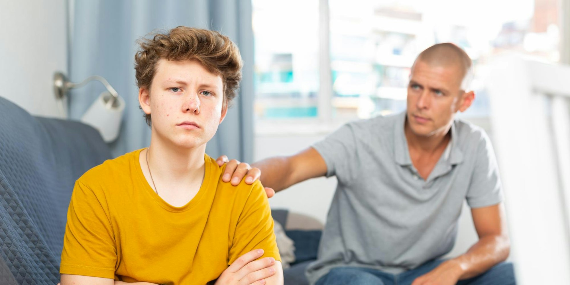 Sohn beleidigt vor Mann