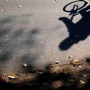 Radfahrer_Symbolbild_Schatten