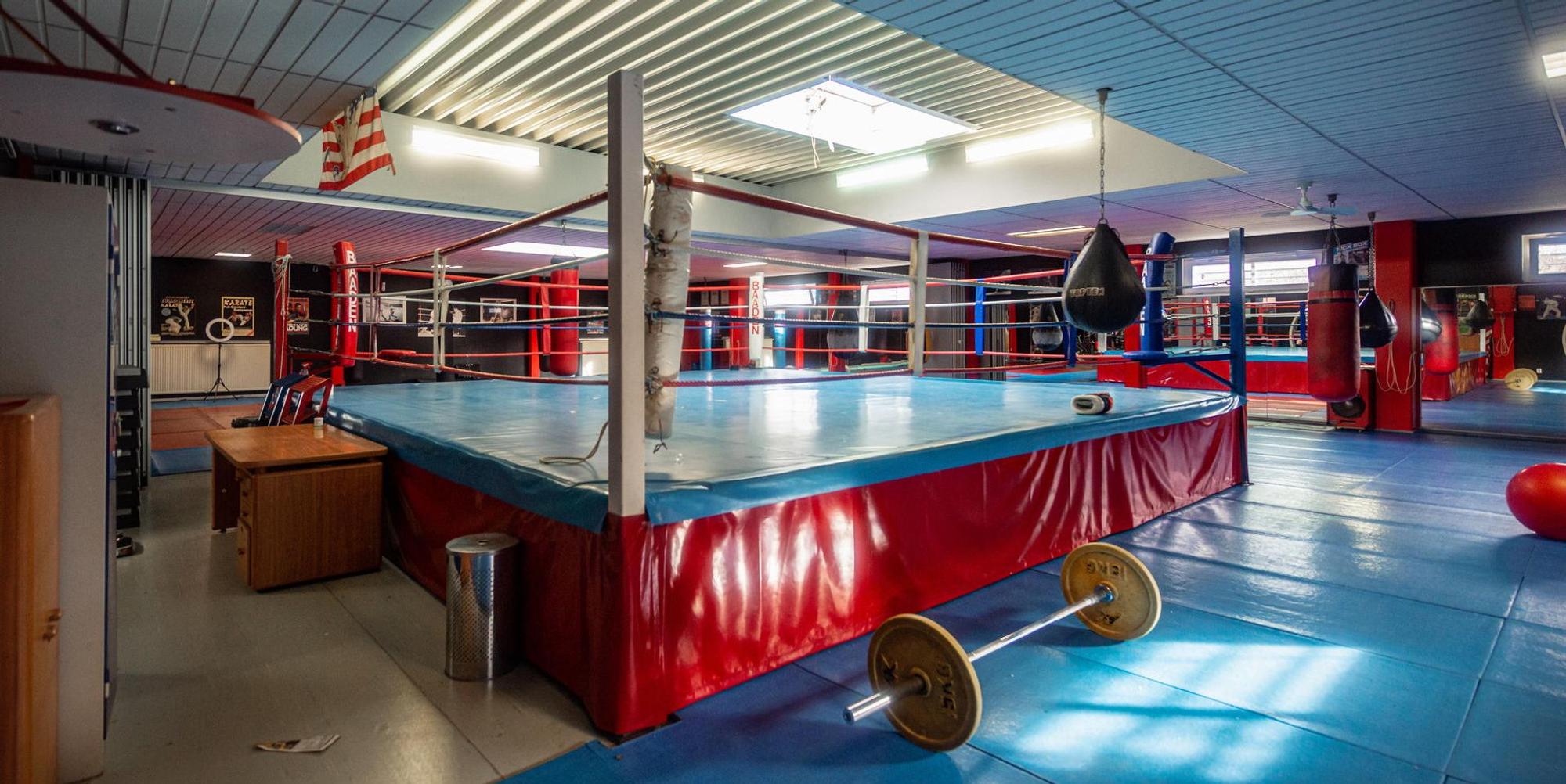 verlassene-orte_sportstudio-baaden_roe_002