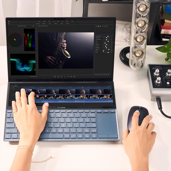 ZenBook Duo_UX481_Scenario Photo_05