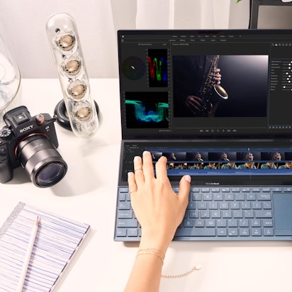 ZenBook Duo_UX481_Scenario Photo_05