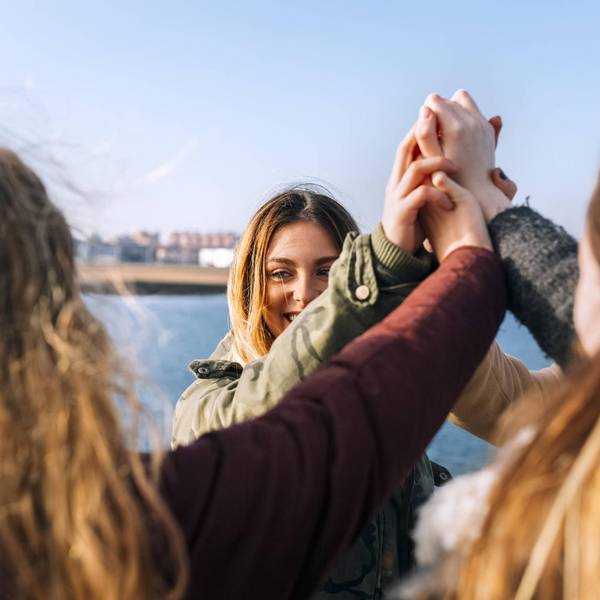 Freunde_Symbol_Frauen_imago
