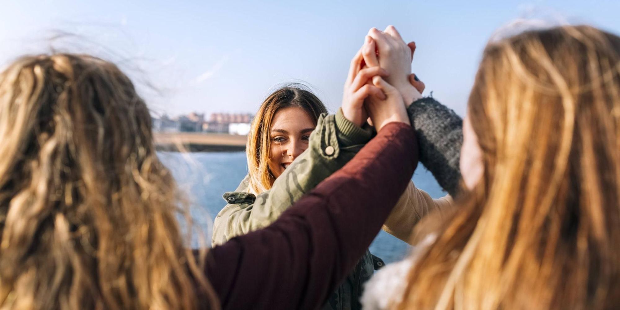 Freunde_Symbol_Frauen_imago