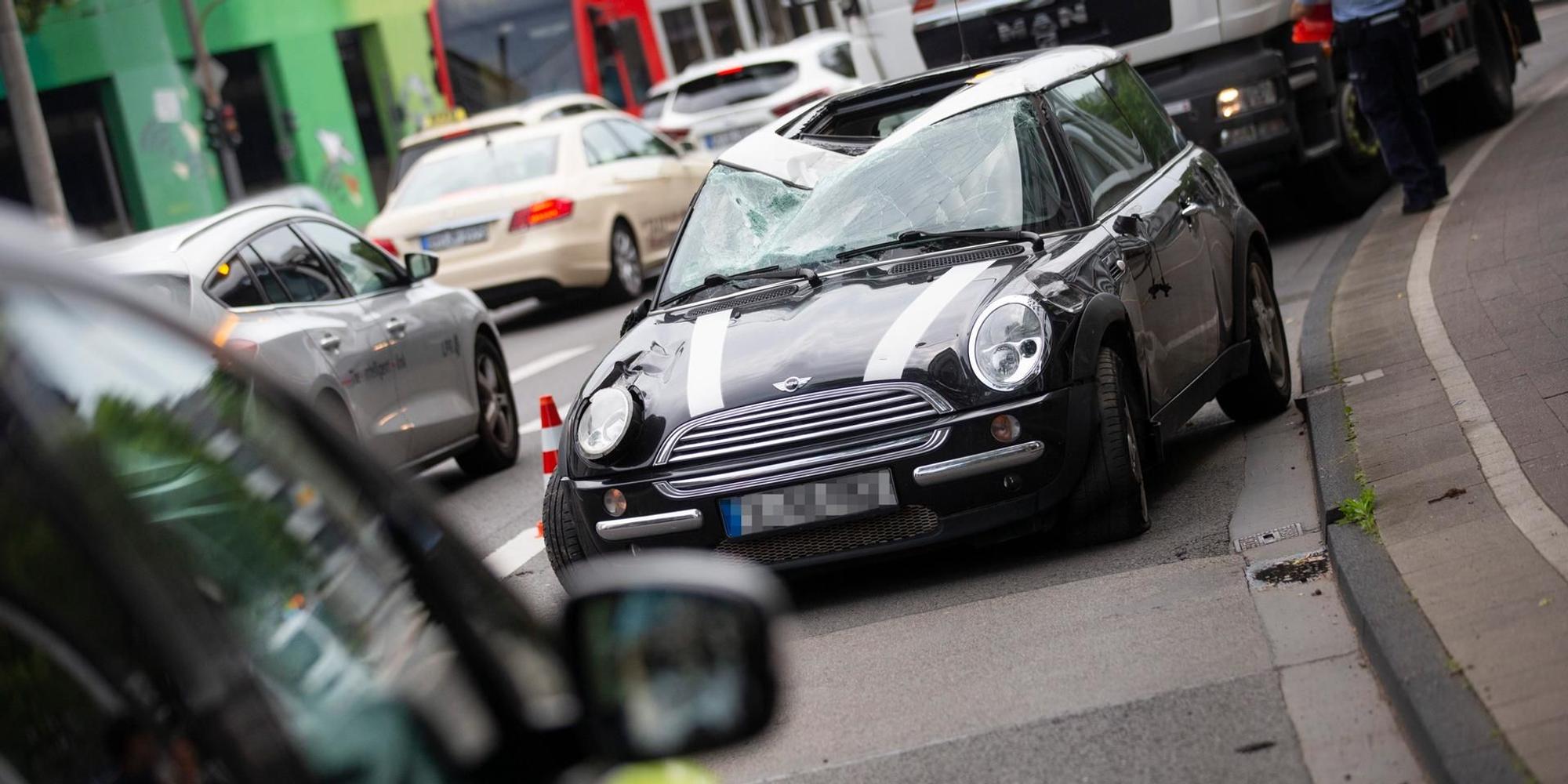 minicooper unfall cäcilienstraße