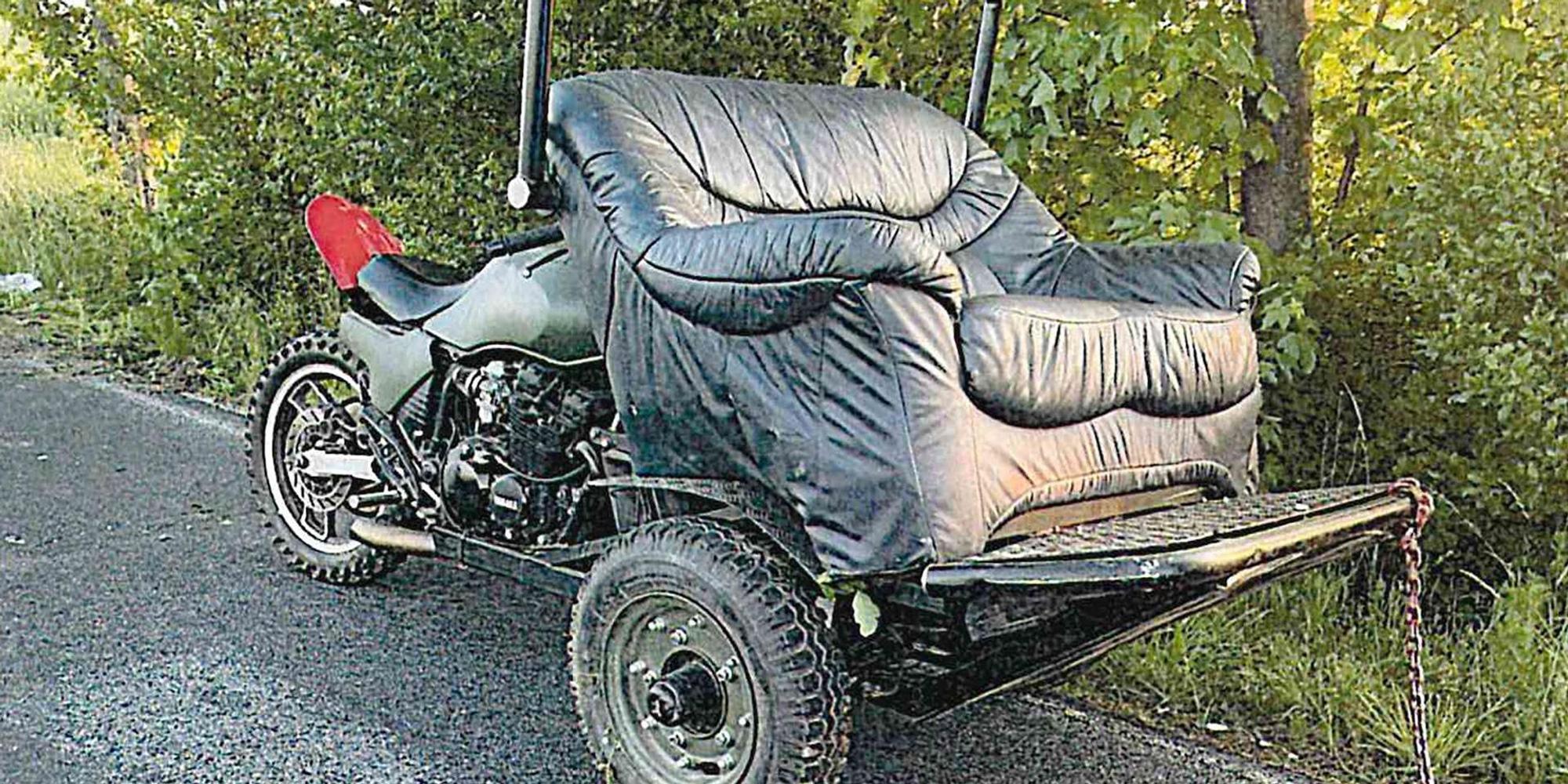 Sofa Motorrad dpa