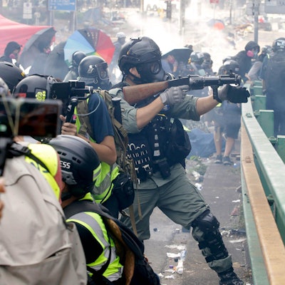 Hongkong_Demo_Waffen