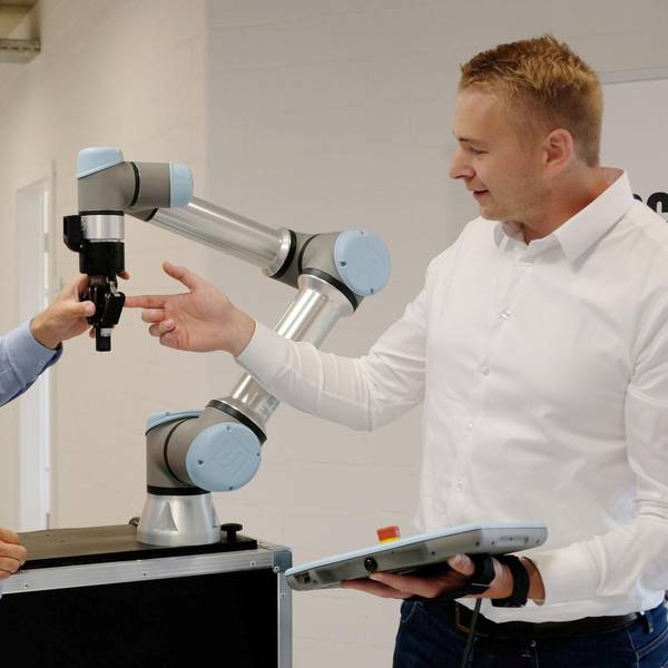 2907-id-engineering-cobots-031