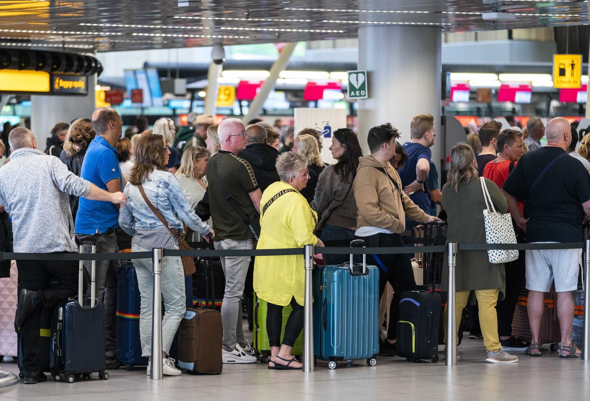 Flughafen DÜS Schlange 200622