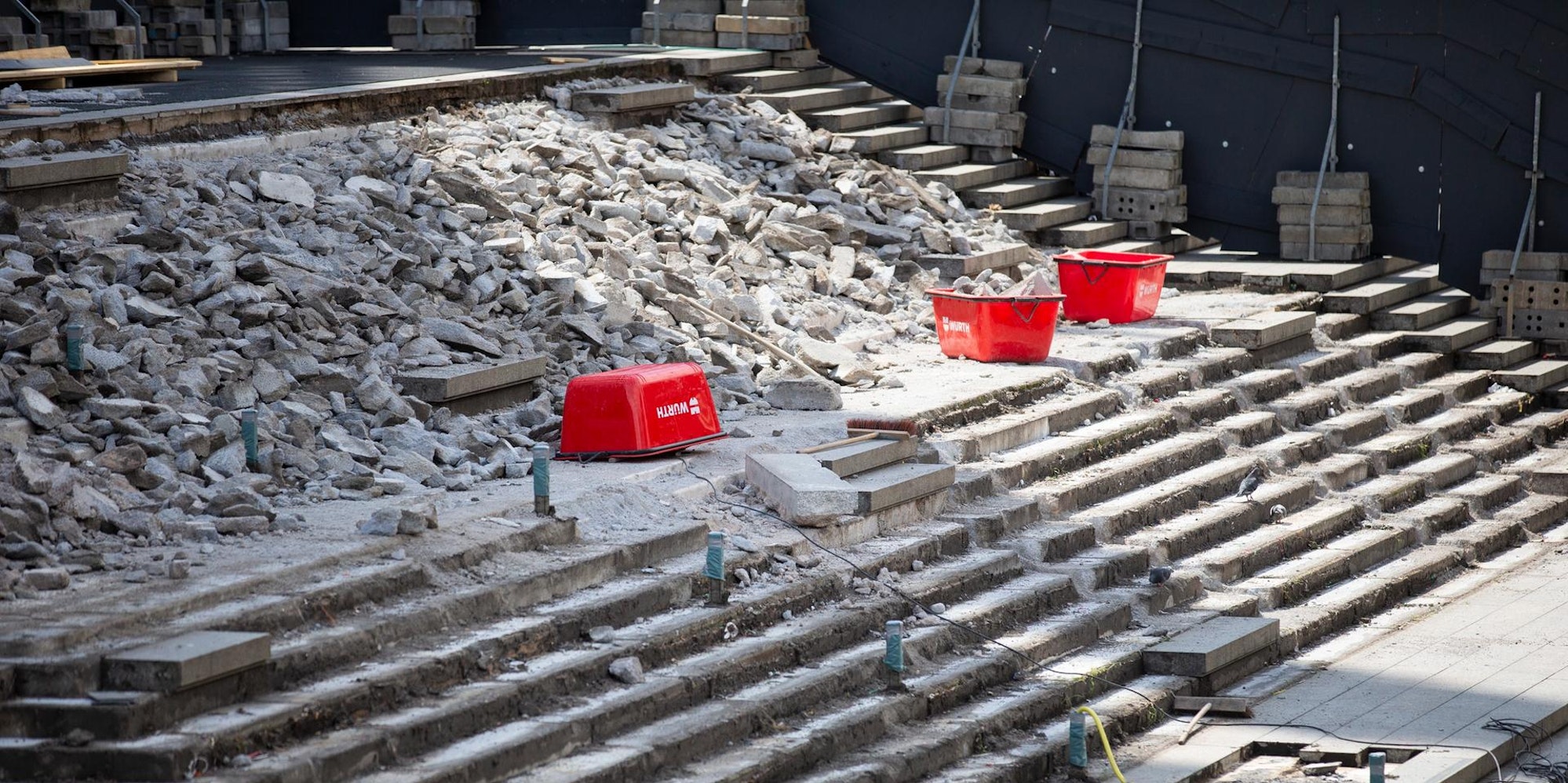 zertrümmerte domtreppe