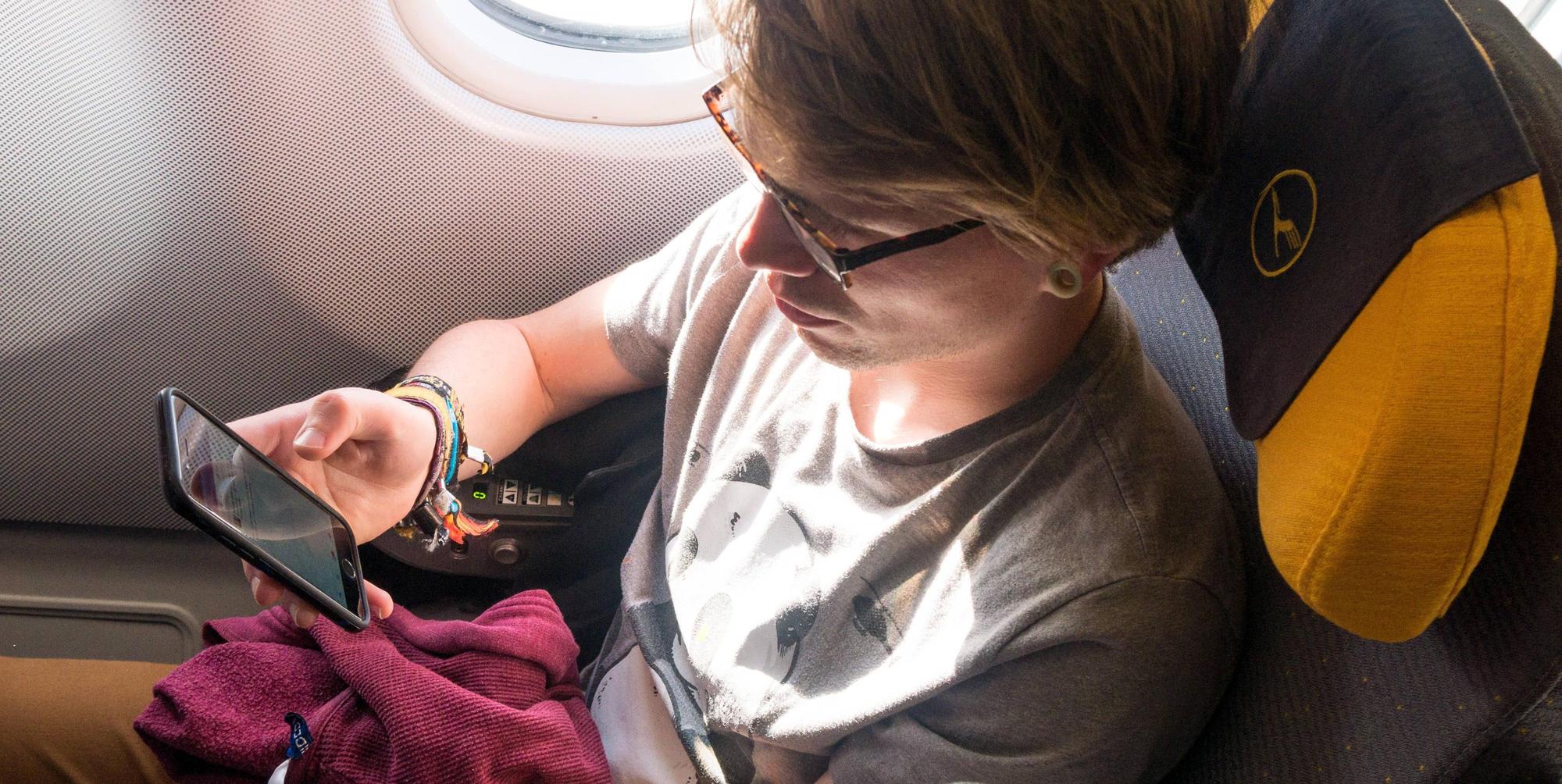 passagier_flugzeug_smartphone_imago