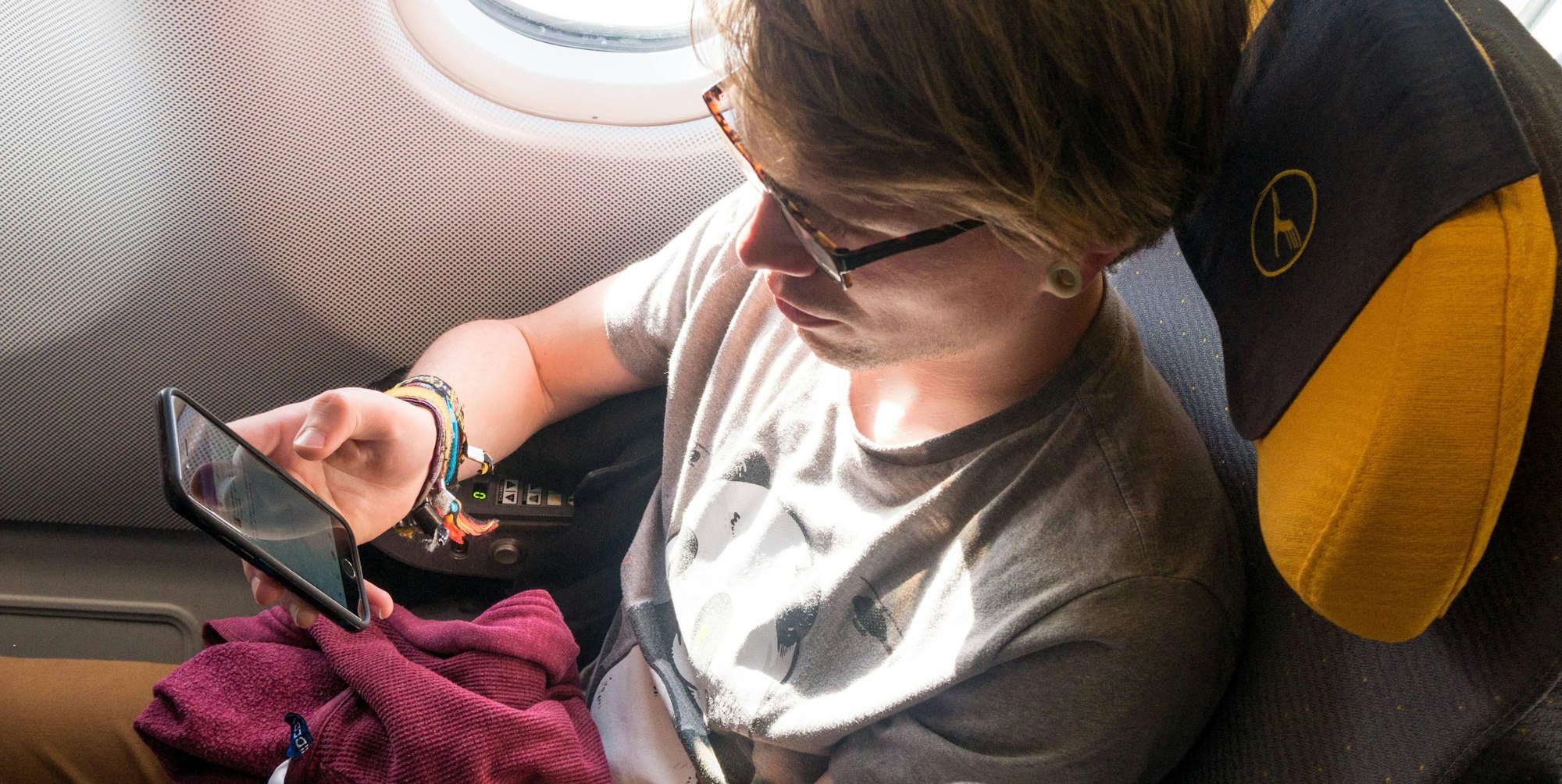 passagier_flugzeug_smartphone_imago