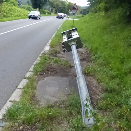 zerstoerterStarenkasten_jpg