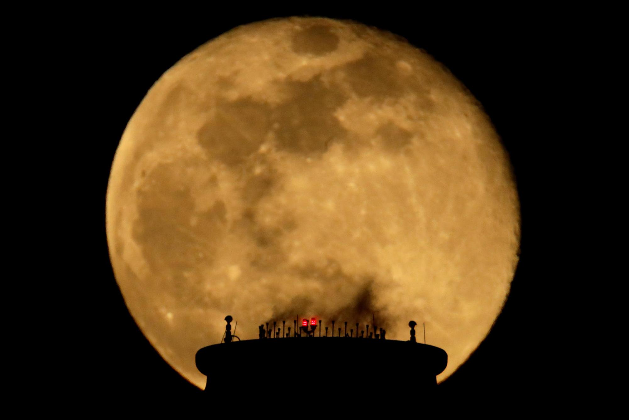 Mond Ufos neu