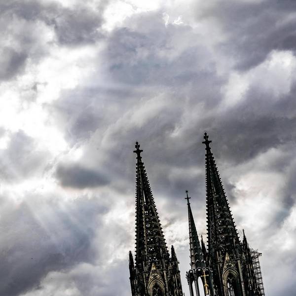 Kölner Dom dunkle Wolken