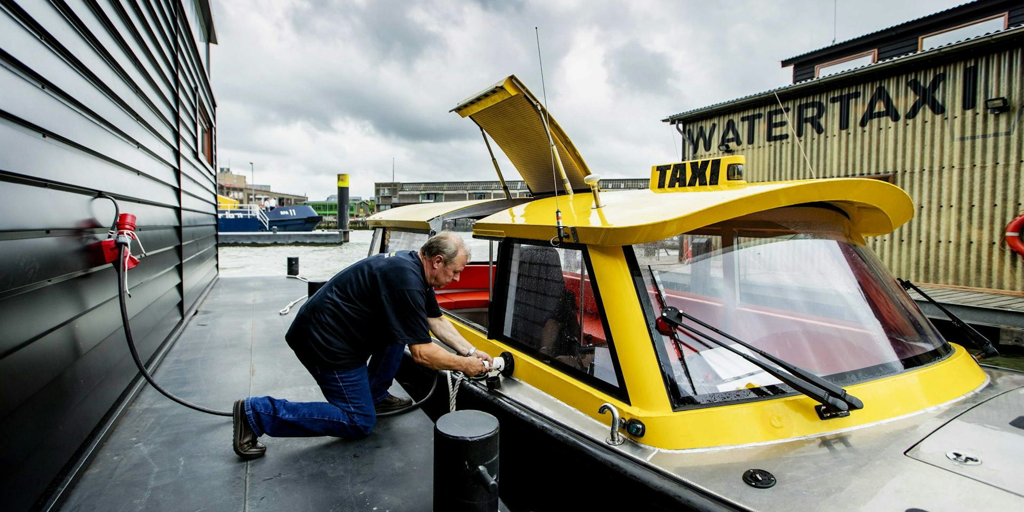 Wassertaxi_Rotterdam_dpa_82469596