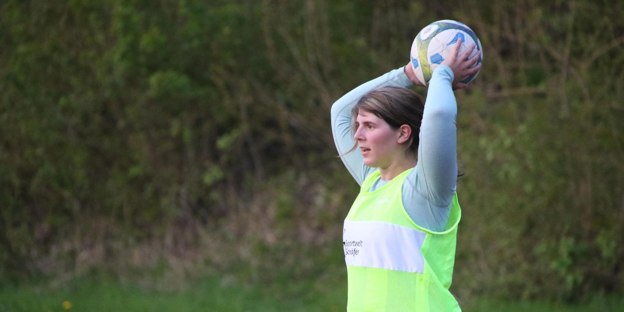 Julia-Reuss-spielt-Fussball (19)