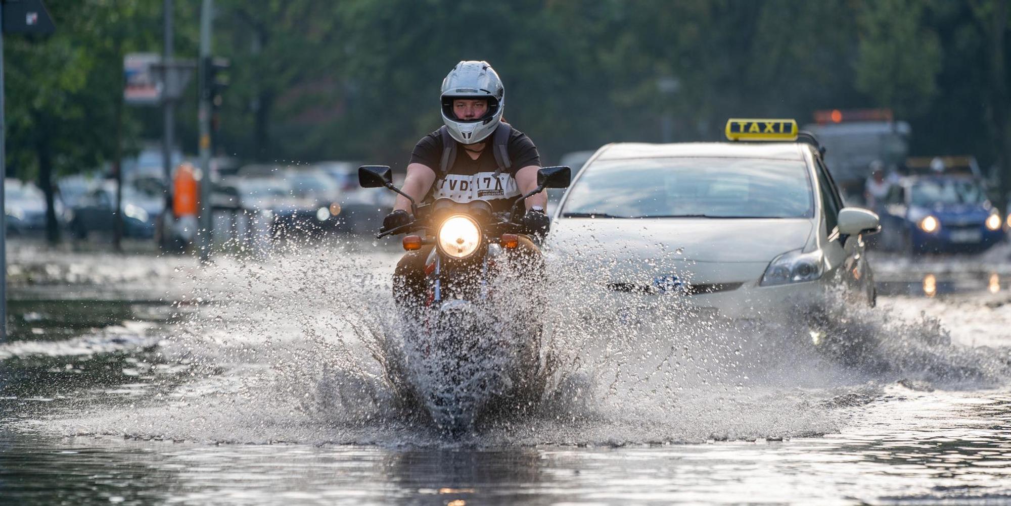 Starkregen Moped