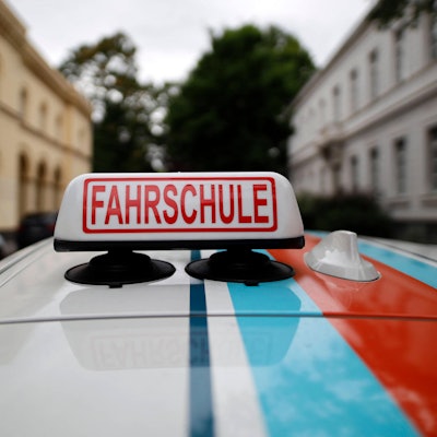 Fahrschule Symbolbild