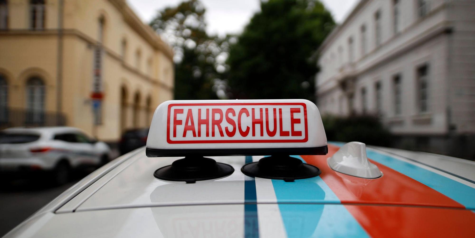 Fahrschule Symbolbild