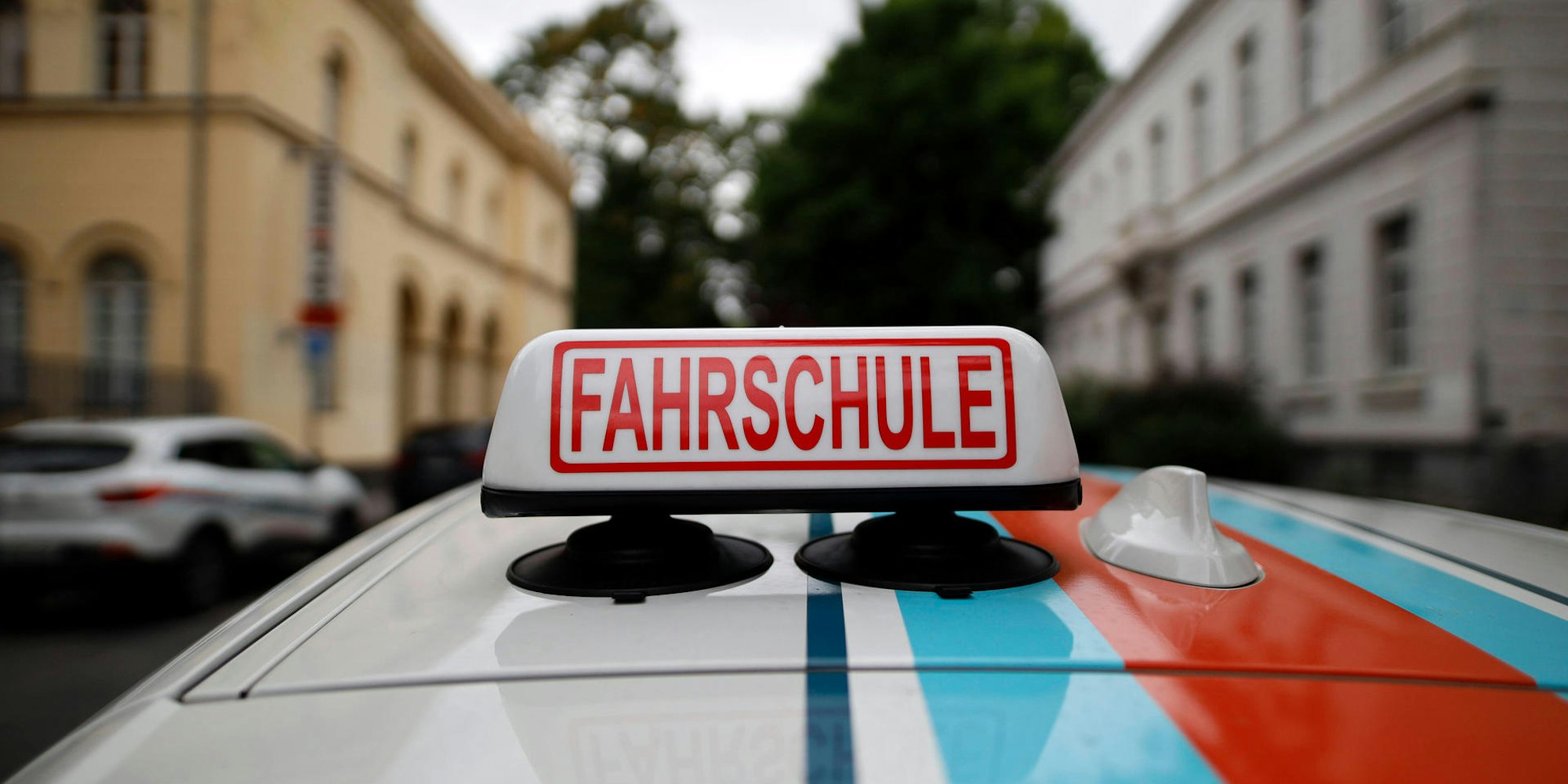 Fahrschule Symbolbild