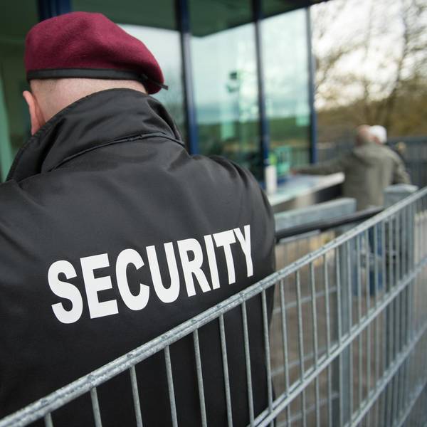 Security-Mitarbeiter dpa