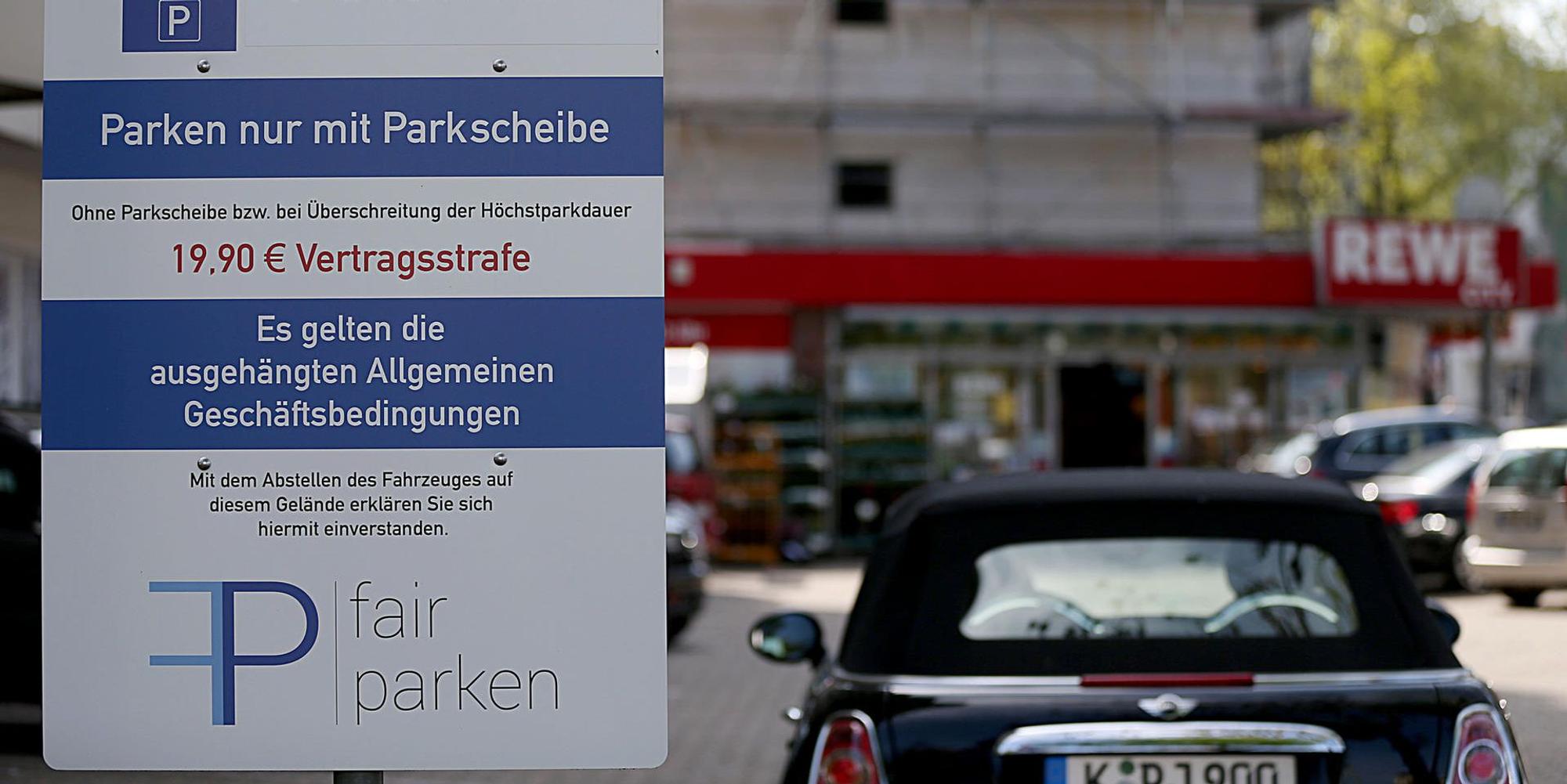 Parkplätze an Supermärkten: Darf ich ohne Parkscheibe auf Supermarkt