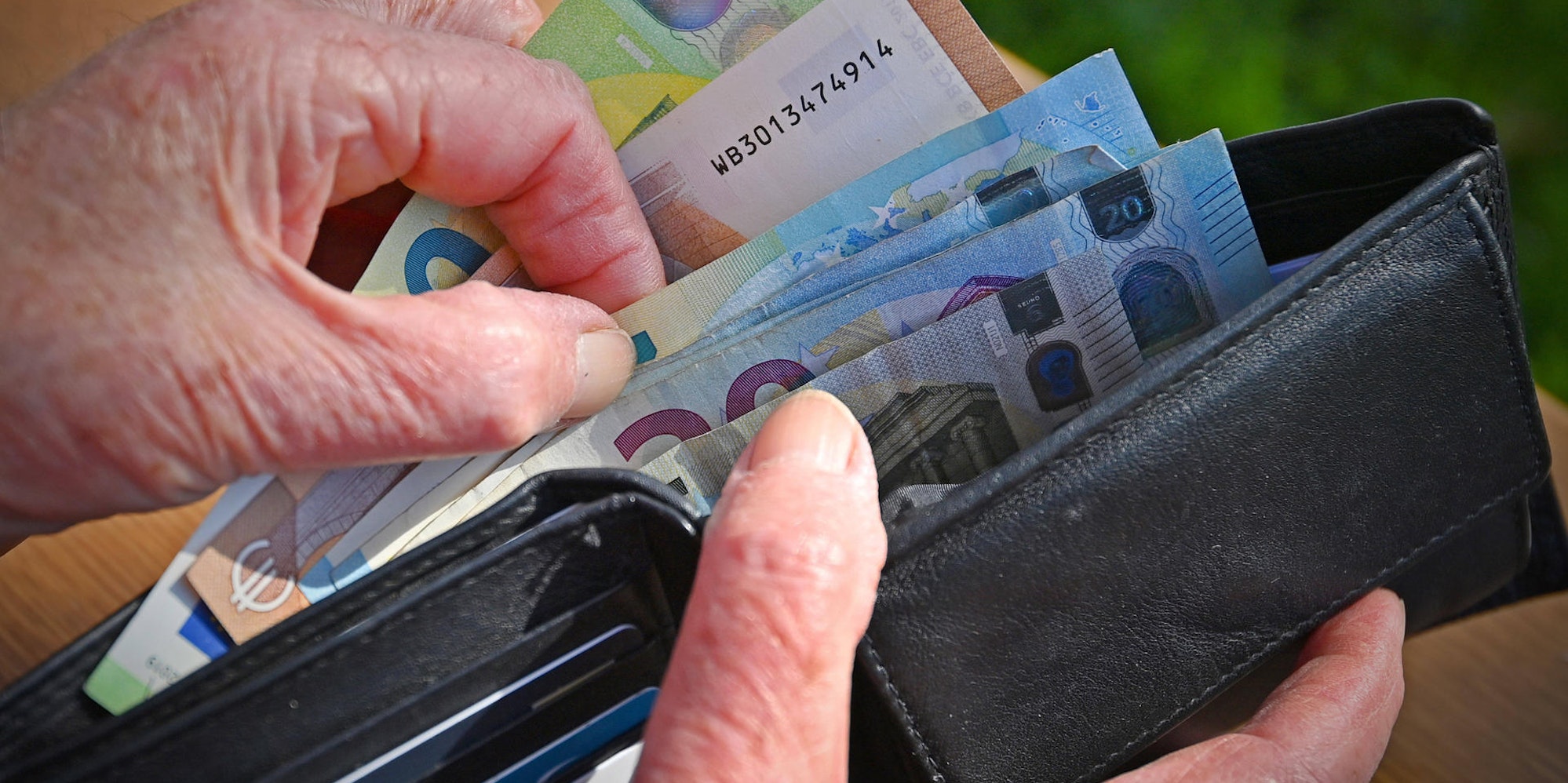 bargeld-portmonee-imago