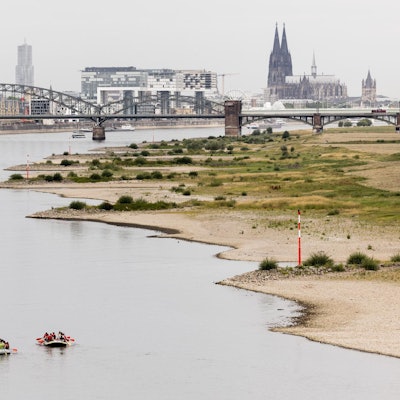 Rhein mit Niedrigwasser