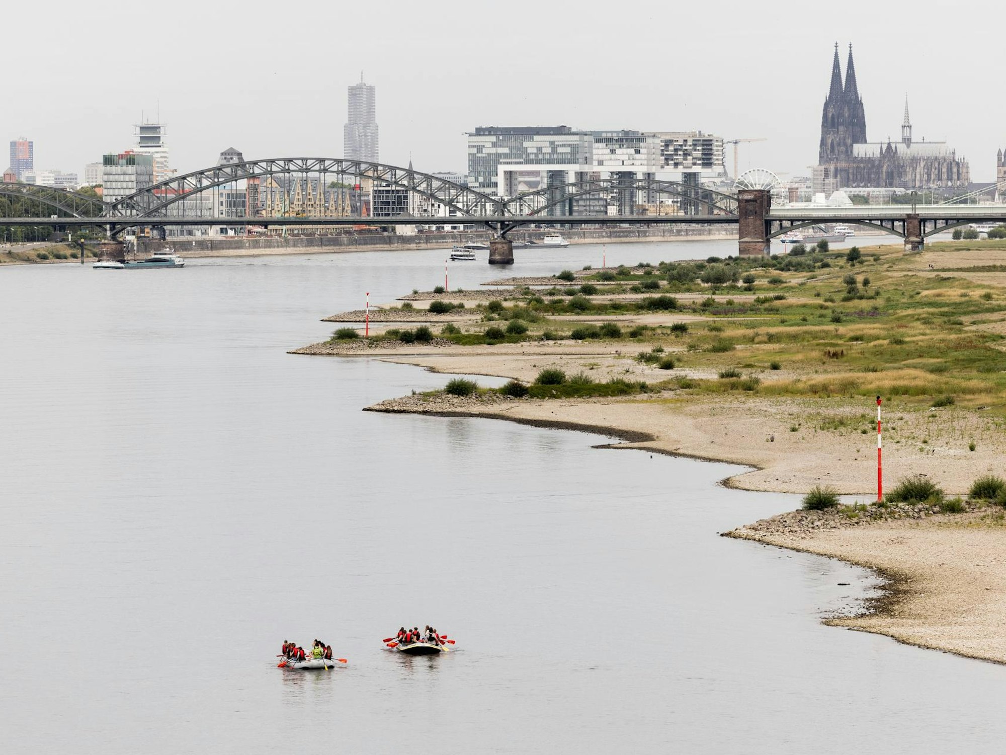 Rhein mit Niedrigwasser