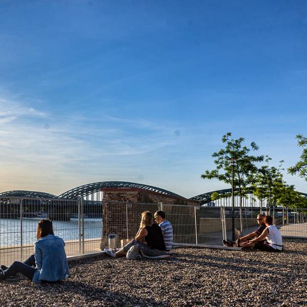 corona-sperrung-bruesseler-rheinboulevard_roe_005