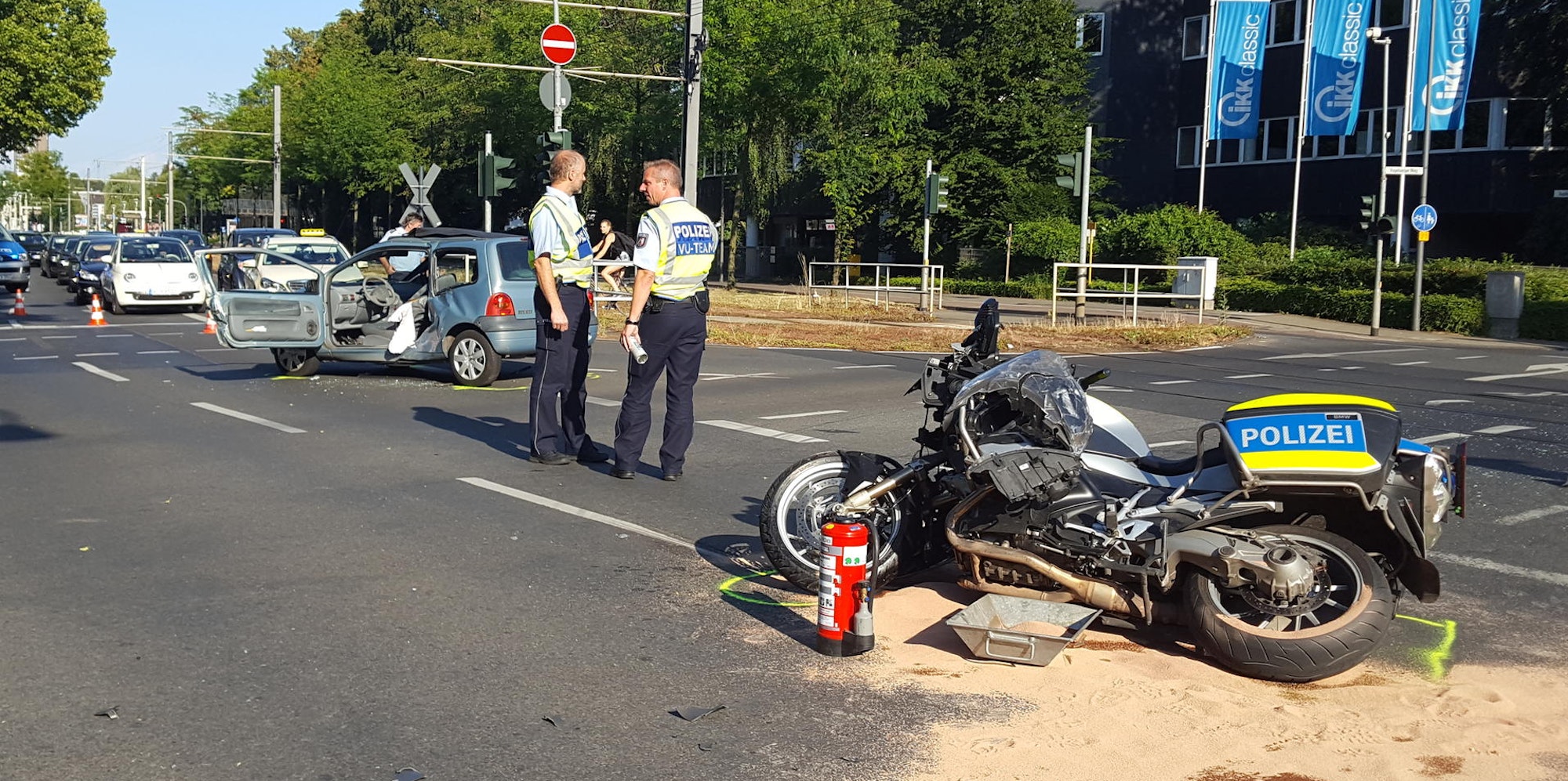 unfall polizist aachener strasse