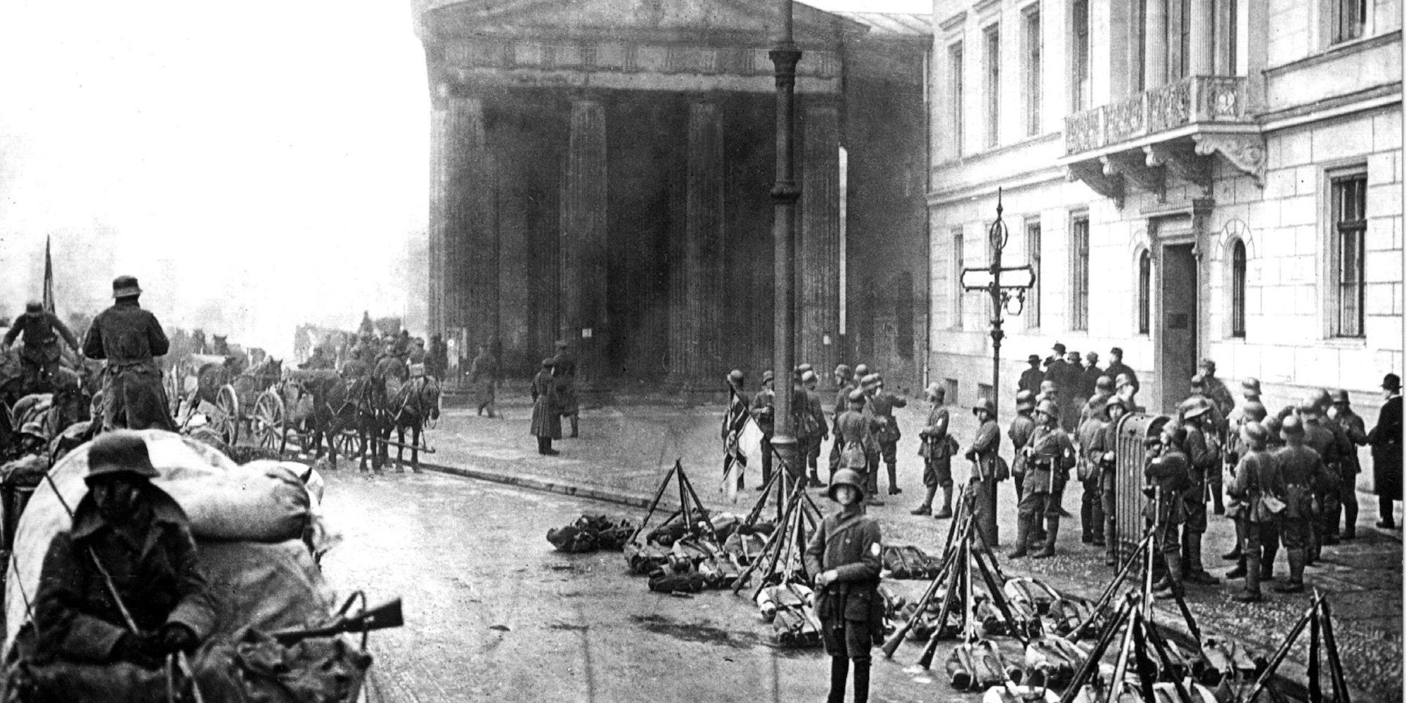 Putschisten am Brandenburger Tor