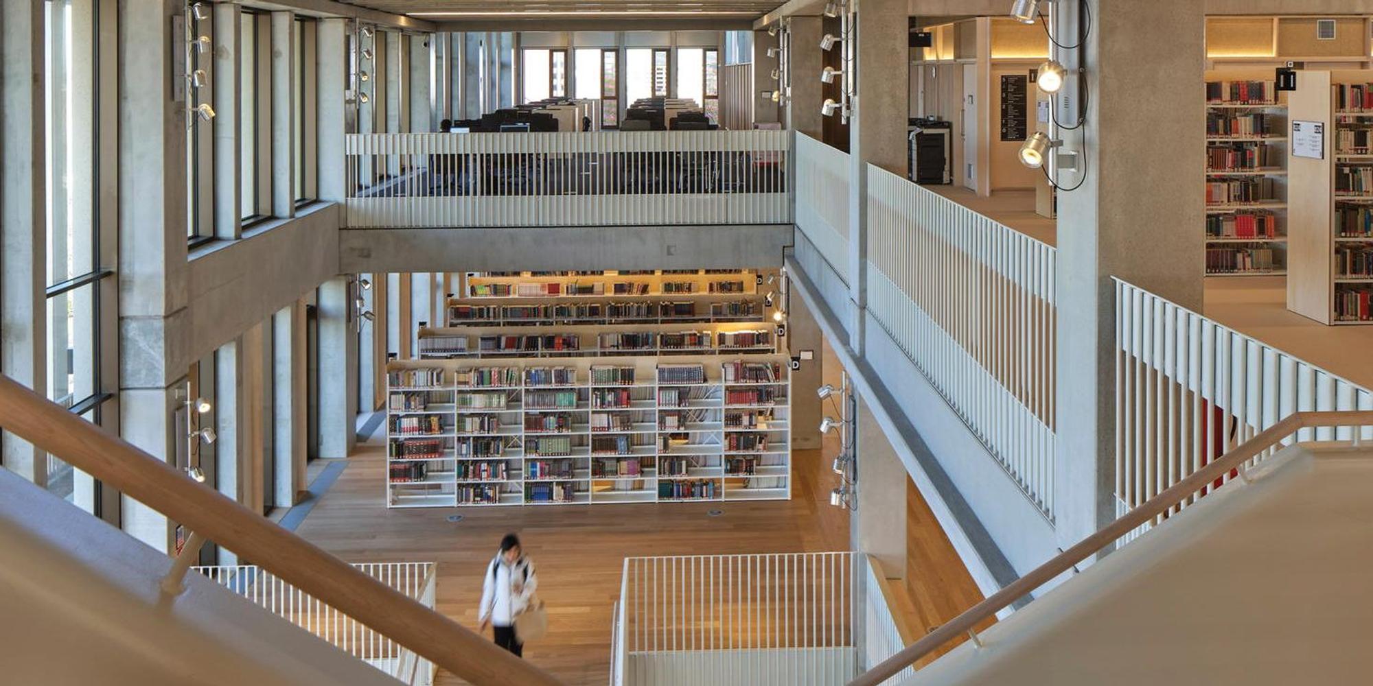 UK01_-_Grafton_Architects_-_18_Foto_Copyright_Dennis_Gil