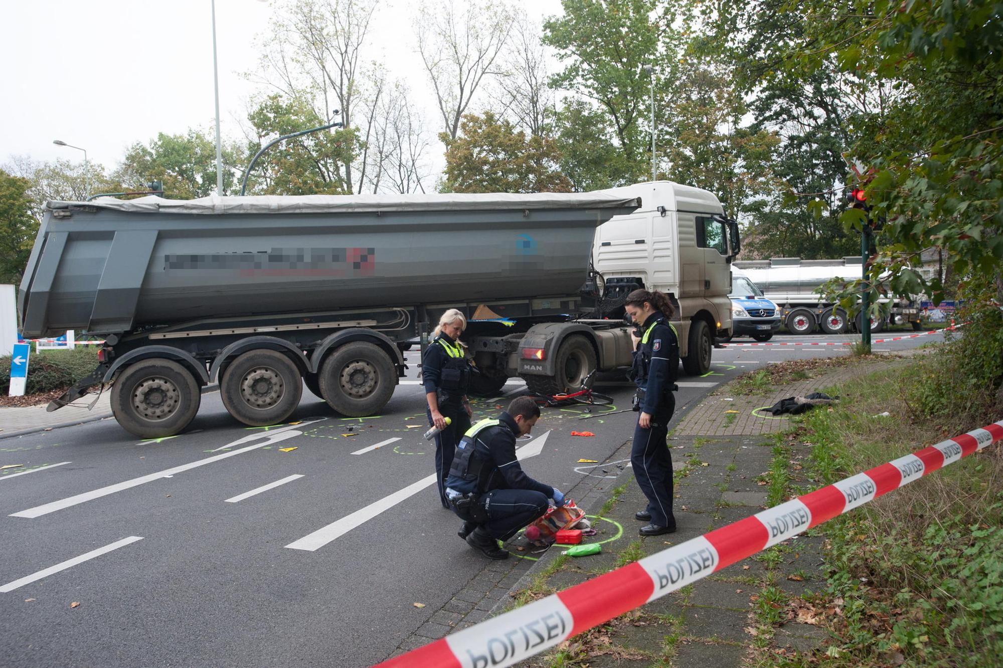 leverkusen-unfall-langgaesser-str--ALF_8017