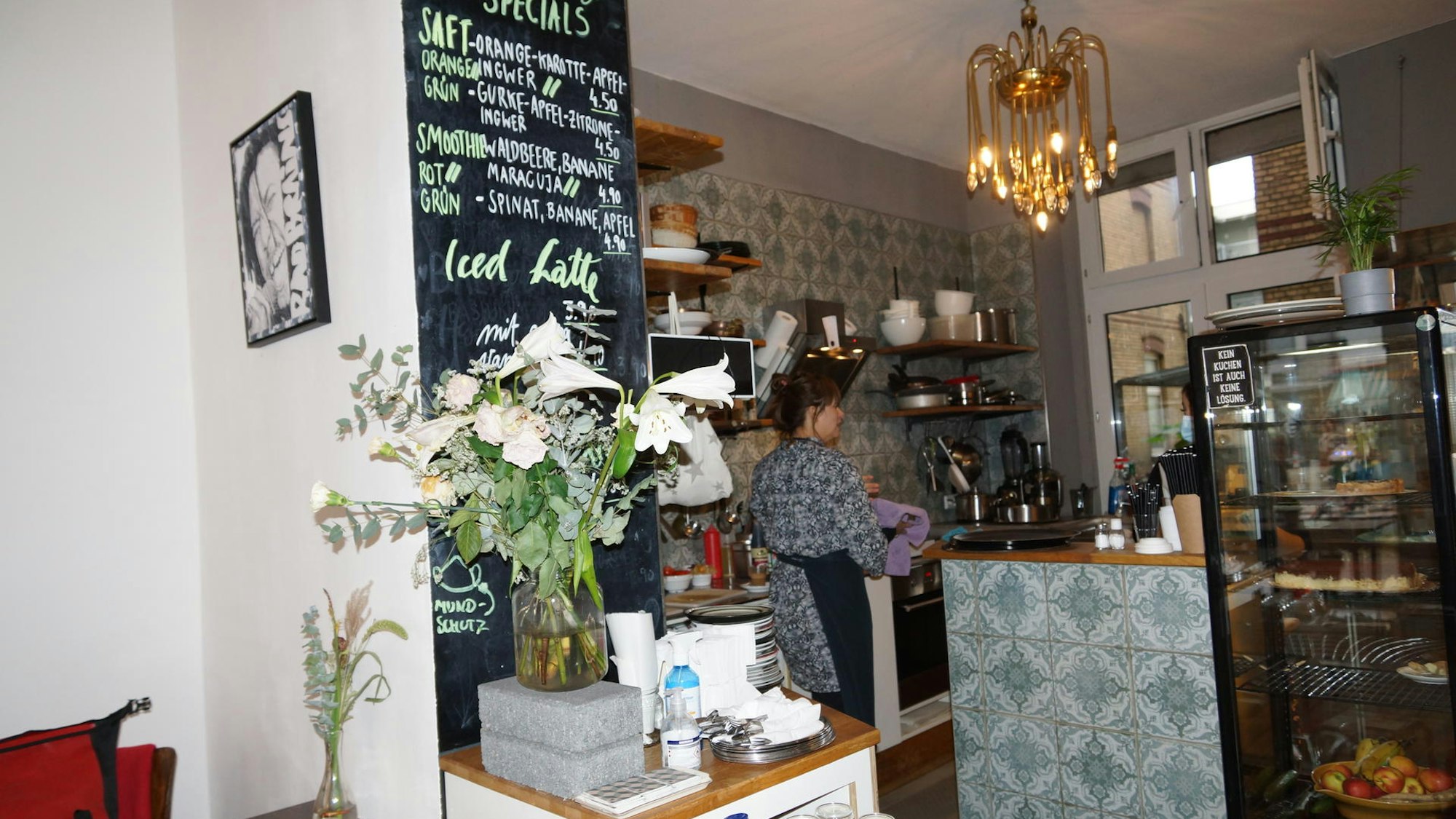 Das Café Schwesterherz von innen mit Retro-Einrichtung