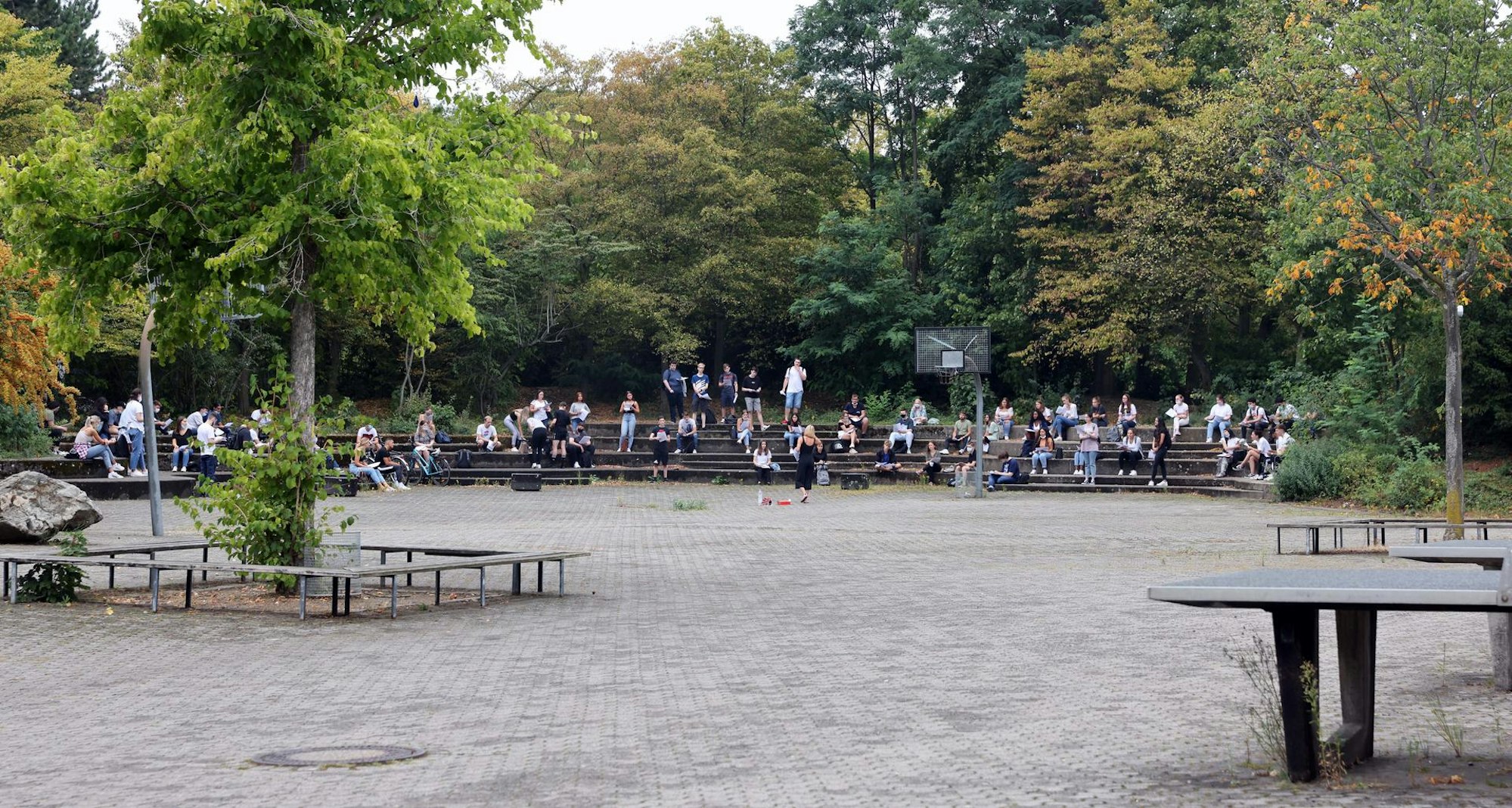 Schulstart Heinrich Böll-Gesamtschule Pausenhof