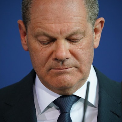 Scholz nachdenklich getty 2104