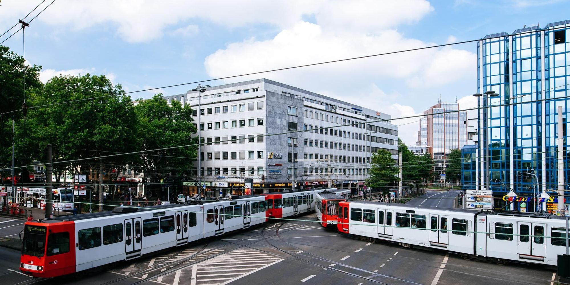 cob_20170717_KVB_-_Stadtbahn_-_Barbarossaplatz_2