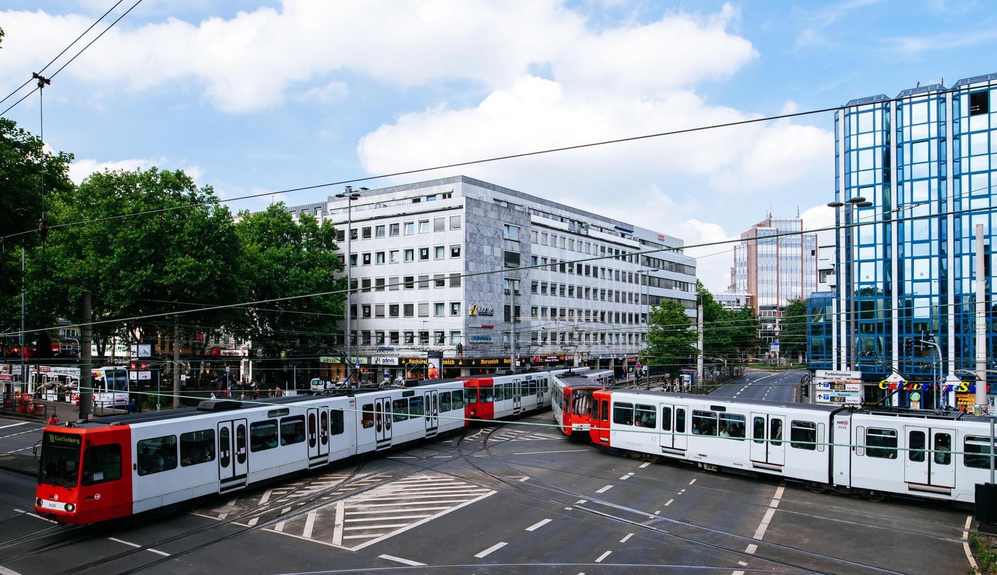 cob_20170717_KVB_-_Stadtbahn_-_Barbarossaplatz_2