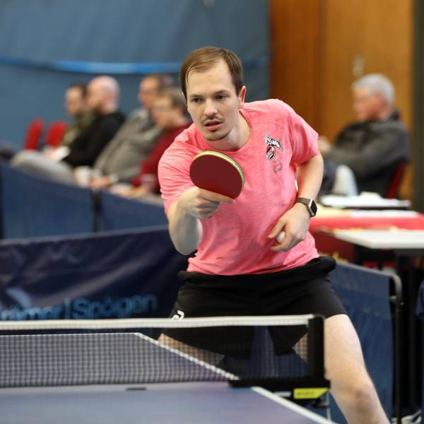 Gianluca Walther grüner Tisch