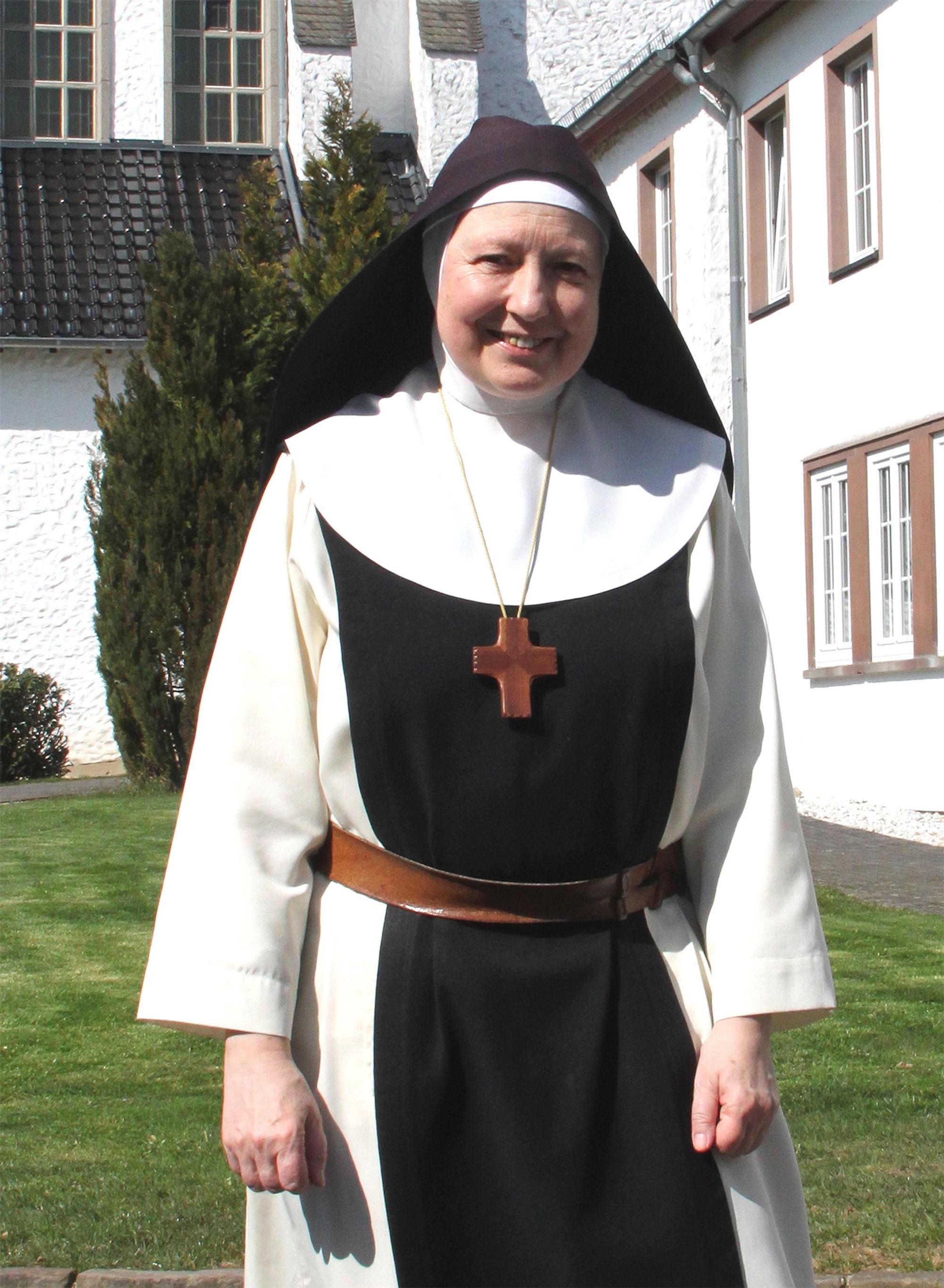 dahlem-maria-frieden-aebtissin