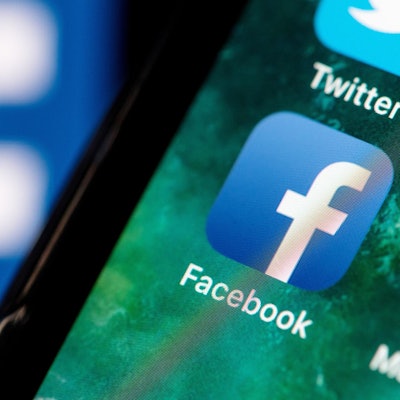 Facebook Symbol dpa 041019