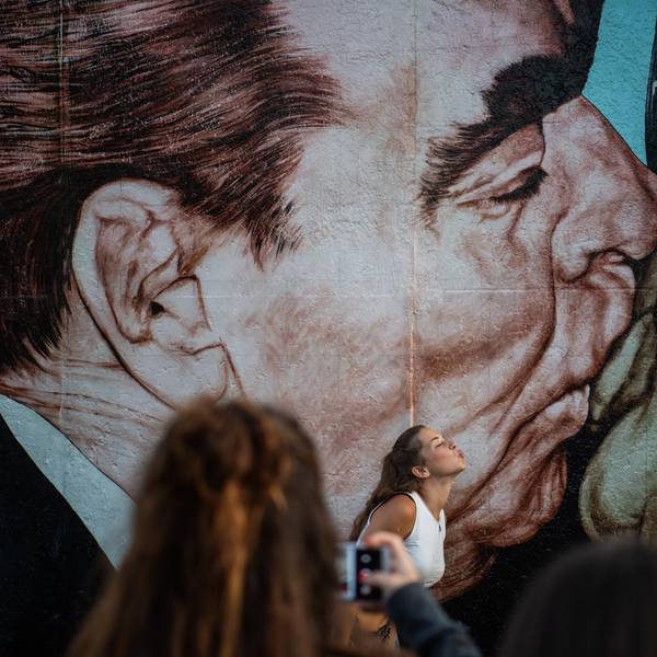 Selfies vor der East Side Gallery