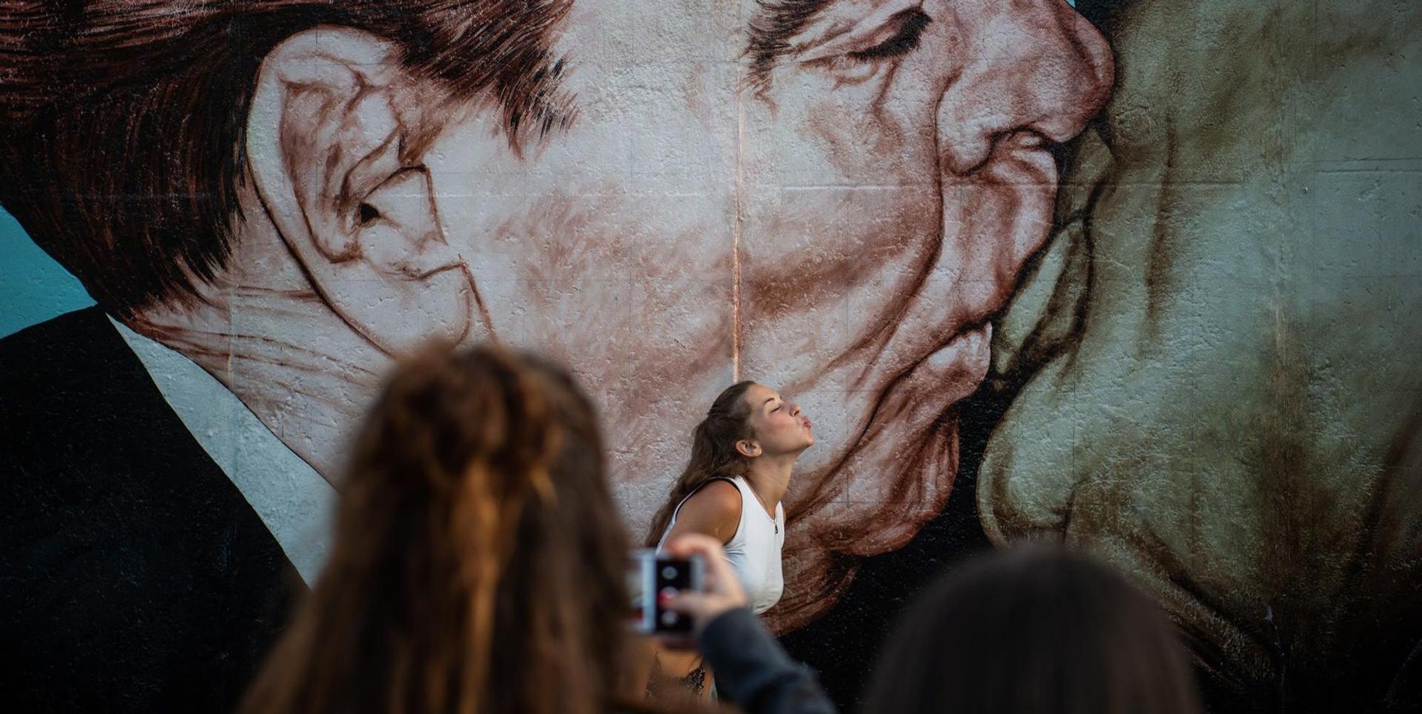 Selfies vor der East Side Gallery