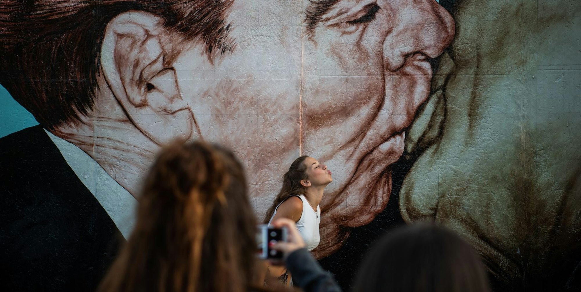 Selfies vor der East Side Gallery