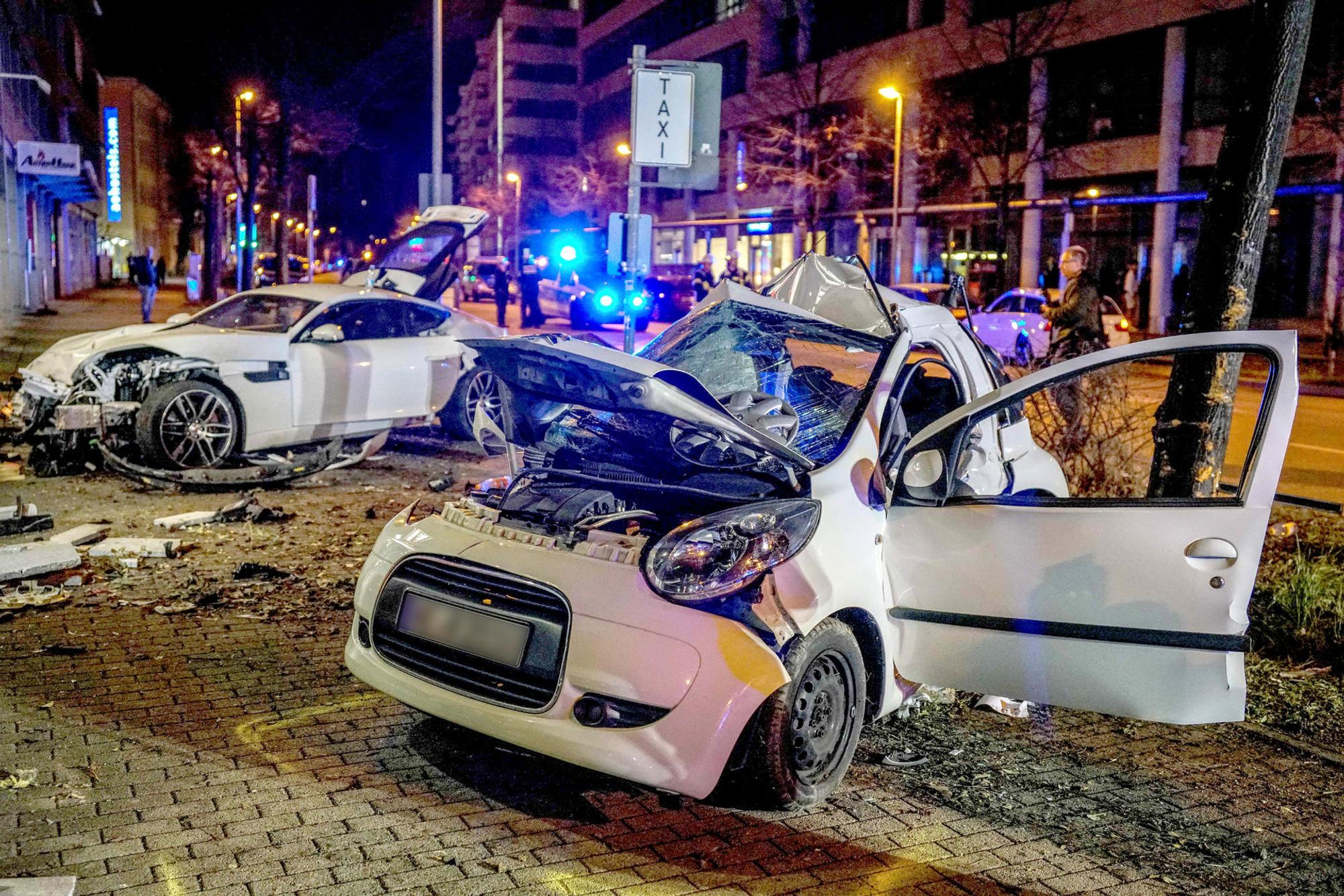 Stuttgart Unfall Raser Sportwagen
