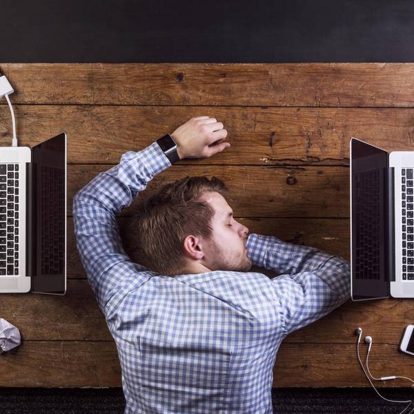 Müde im Büro